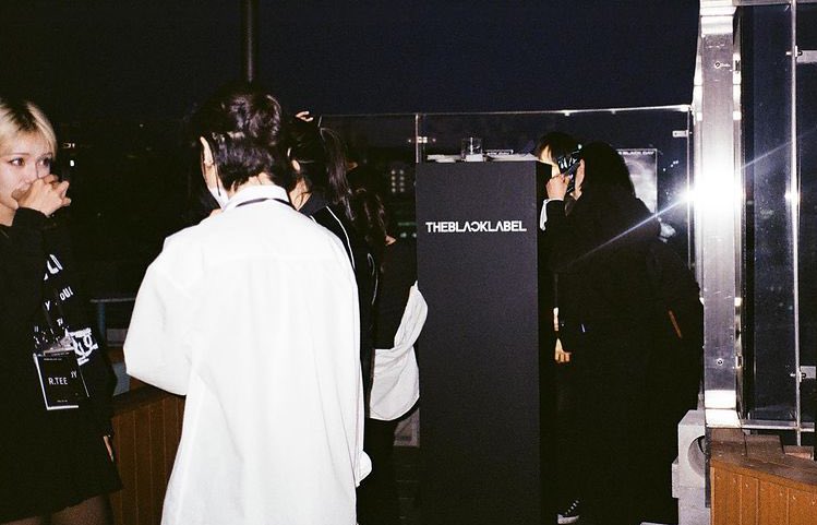 BLACKLABEL_only's tweet photo. 16/8/2022 - #JEONSOMI IG UPDATE
“We latte to parte✨ Always yes to a party”
#THEBLACKLABEL #VINCE #prodby24 #theblacklabelfamily https://t.co/sc0RBzjbcQ