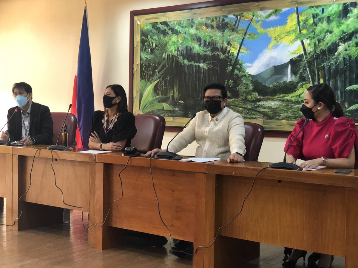 TINGNAN | Kauna-unahang Ugnayan Forum ng majority bloc ng Kamara para sa 19th Congress. Panauhin ngayon sina Majority Leader Mannix Dalipe, Marikina Rep. Stella Quimbo, at PBA PL Rep. Migs Nograles. | via <a href="/KathForbes_RP1/">Kathleen Forbes RP1</a>