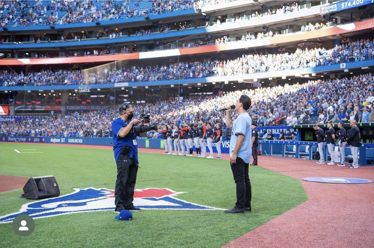 MsMAAV's tweet photo. Way to go Luciano DeCicco!! 👏🏻Singing the national anthem (🇨🇦 &amp; 🇺🇸) at Saturday’s Blue Jays Game! Amazing job. 🙌🏻👍🏻 So talented!  (Former RAP student of St. Elizabeth CHS) @StElizabeth2013 @StElizabethRAP @YCDSB https://t.co/fGZHlf6HM0