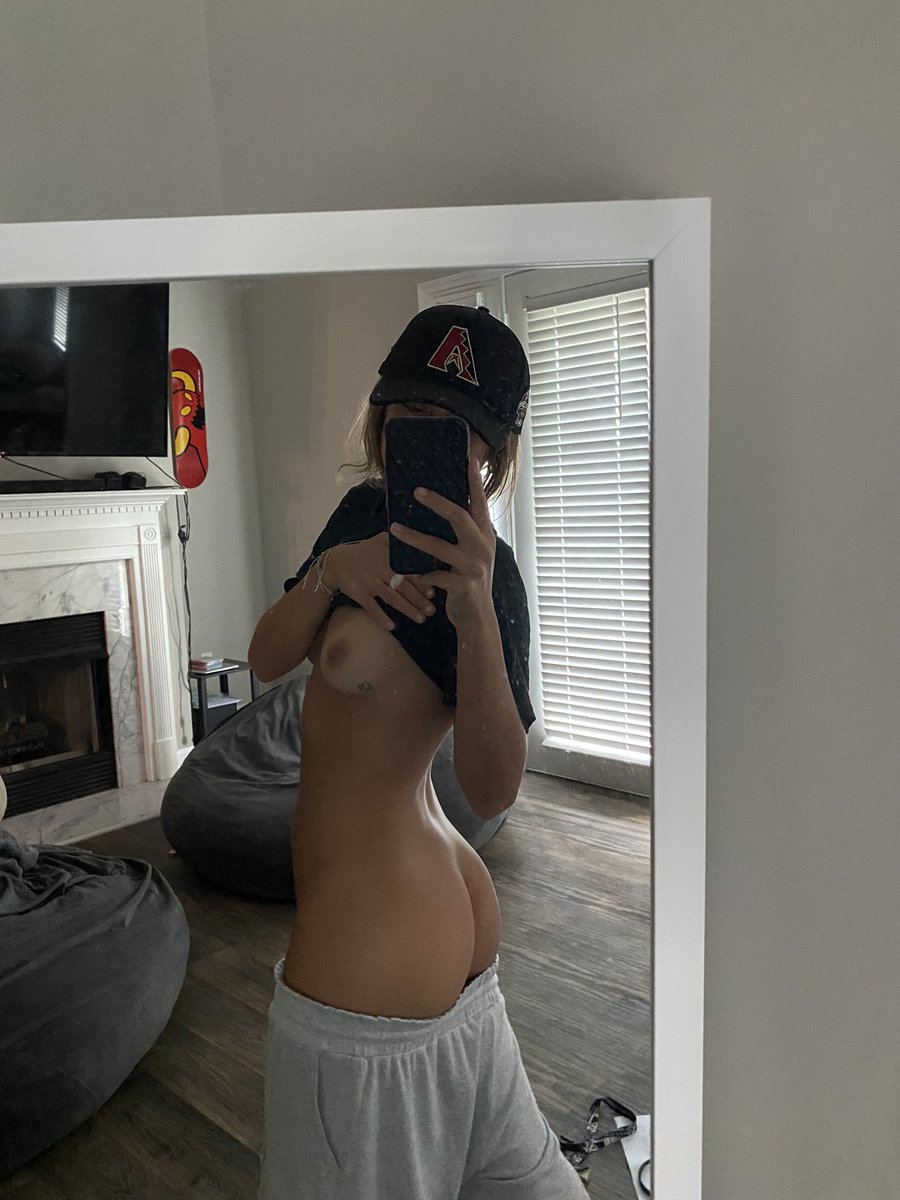 anslirosie's tweet photo. I made a free onlyfans 

https://t.co/WYjsWph0hY https://t.co/KE5t4PU8S2