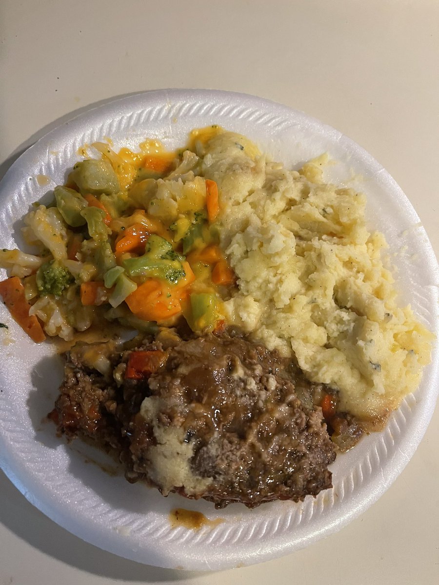 Deja0120's tweet photo. Meal Prep Monday! My lunch and dinner! Meatloaf mash potatoes and mixed veggies! 
#tulsa2gether 
#MealPrepMonday
#MyOpinionsAreMyOwn https://t.co/vtNSsAIu0o