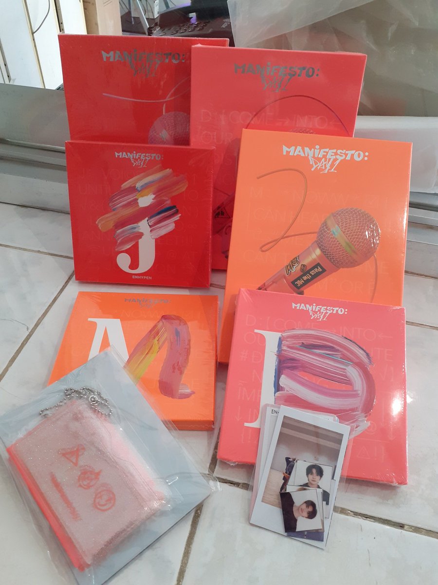 luvvvkita's tweet photo. 💌: [ 2 #MADEINKRFEEDBACK] 
hi pi @MADEINKRSHOP_ ! SH gguggu set na dumating nung march and manifesto set na dumating ngayon arrived safely! Third time ordering here and will order again💜 Ang bait nyo po sobra🥹 Well-packed and ang ganda ng freebies!🔥 More powers sa shop nyo!✨ https://t.co/DCkjsFMWLA