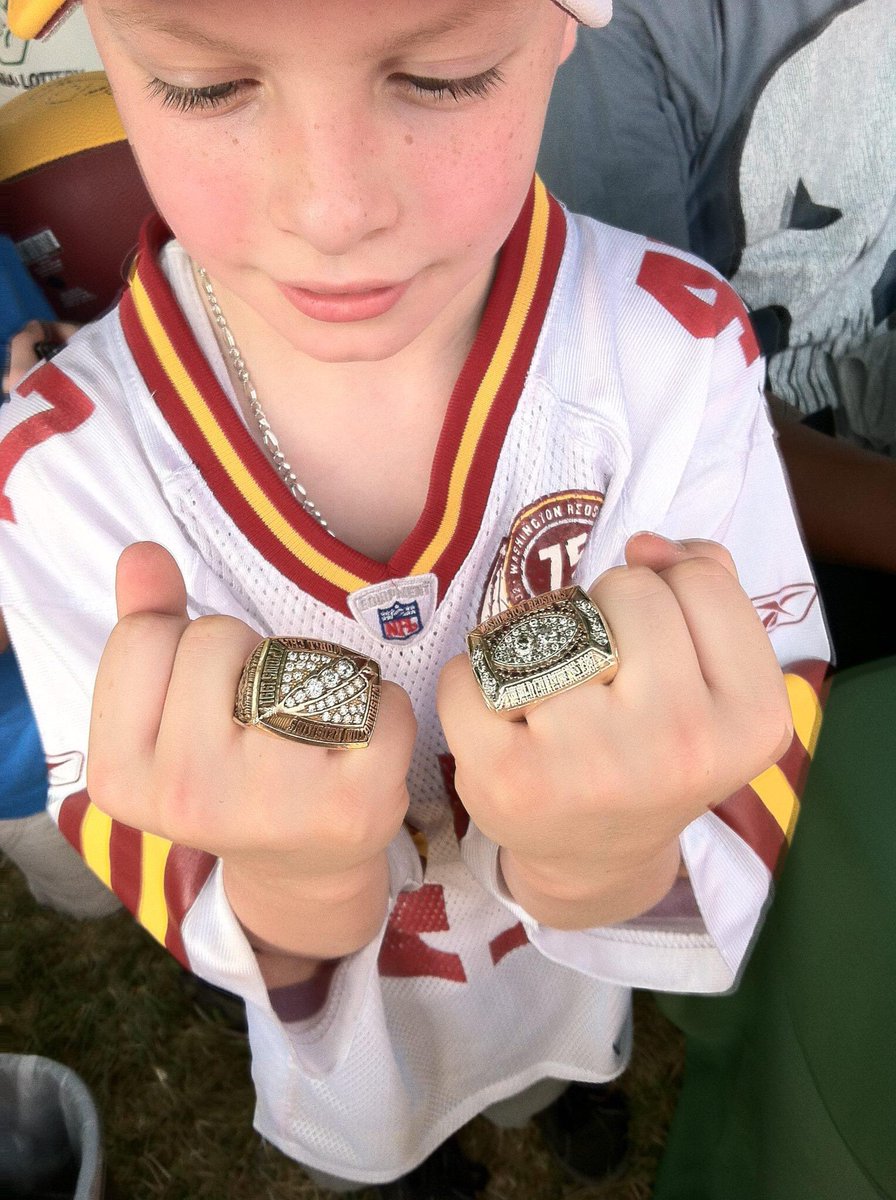 Good News. NFL FANS! To celebrate this NFL Season, I’m giving away 2 Suite Tickets, Commanders vs Cowboys @FedExField. To ensure an UNFORGETTABLE EXPERIENCE!!!! You’ll share your suite w/ NFL Legends &amp; Super Bowl Champs. For This FREE NFL Experience Go To: NFLegends.com/suite