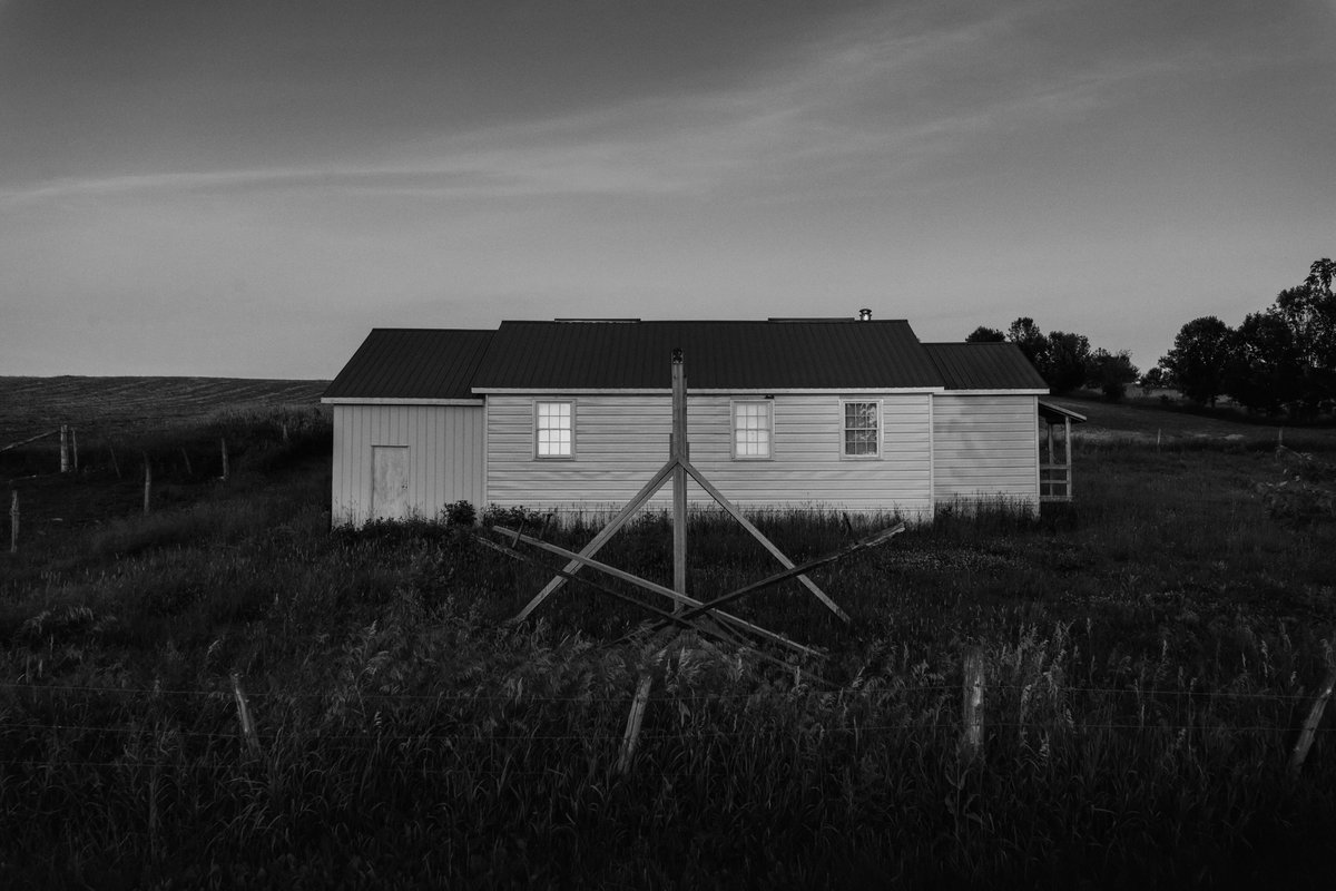 RT @bnwmasters: Mennonite Schoolhouse at Sunset.

@bnwmasters 

#architecture #schoolhouse #mennonites #sunsetphotography #leica #rural #lawrencegriffin #SummerNights #photographer #photography #blackandwhitephotography