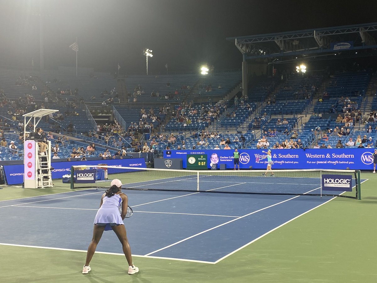 JustJocey09's tweet photo. Andddd I got the signed ball of the iconic @SloaneStephens tonight!! Was so amazing watching her courtside and I loved cheering for her at @CincyTennis!! #CincyTennis #HellaBlackHellaProud ππΎπΎβπΎ https://t.co/iBWSMqhZDl
