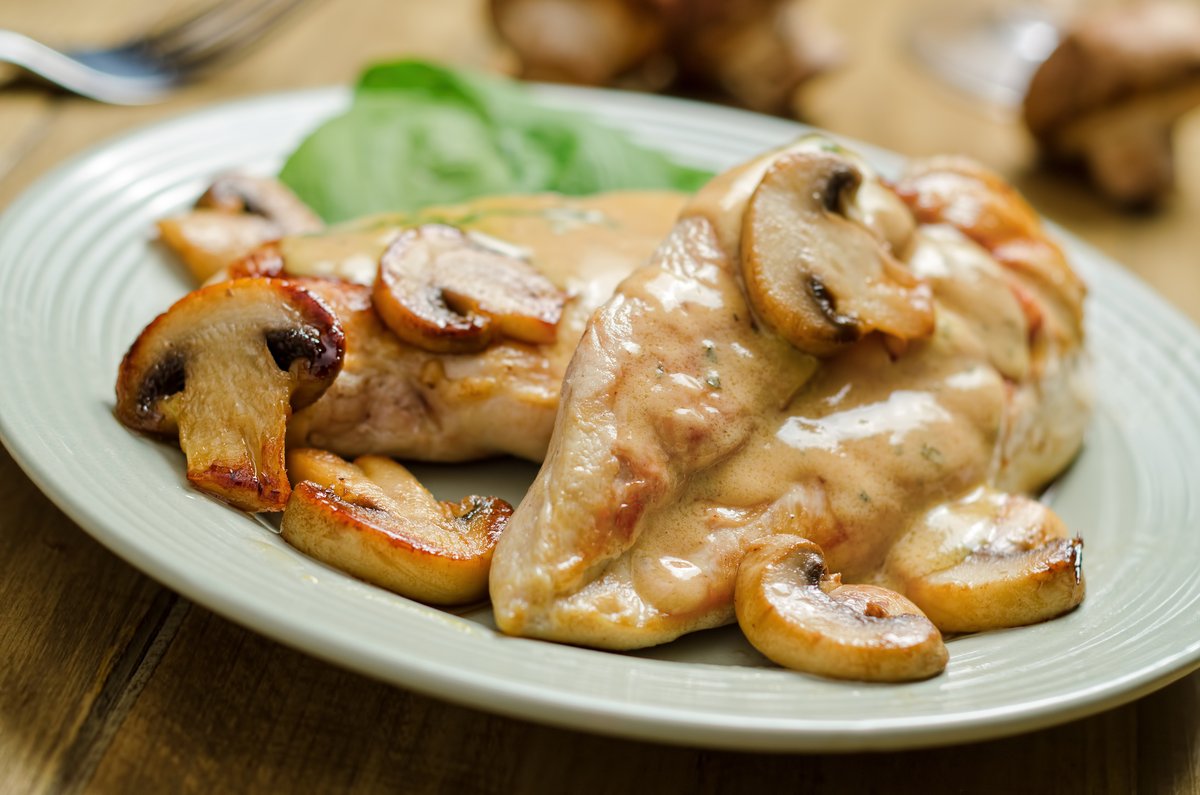 geekola's tweet photo. Smothered Chicken &amp; Mushroom Gravy #BossChicken https://t.co/FImUAeEbjZ via @geekola #viral #trending #foodie #foodblogger #foodphotography  #cooking #homemade #recipe #homecooking #food #meal #kitchenlife https://t.co/vpSxRWvBuB