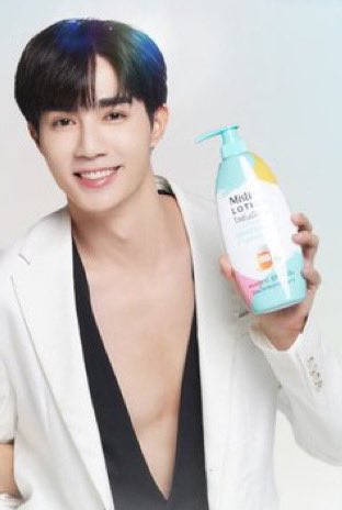 jingleb3rry's tweet photo. 👀 like I’m just trying to breathe here, why can’t be calm down??? #zeepruk #lowV https://t.co/KTzQEZgvP3