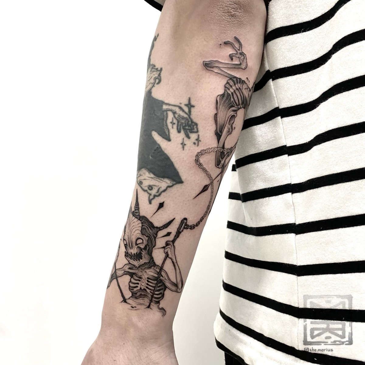 NftNeedle's tweet photo. I will sometimes publish interesting tattoos made in Needle Tattoo. Here is the work of Roman Merius. The demon hold the soul that belongs to him. The sketch was made by the master especially for the client. https://t.co/CALeDtATQ3