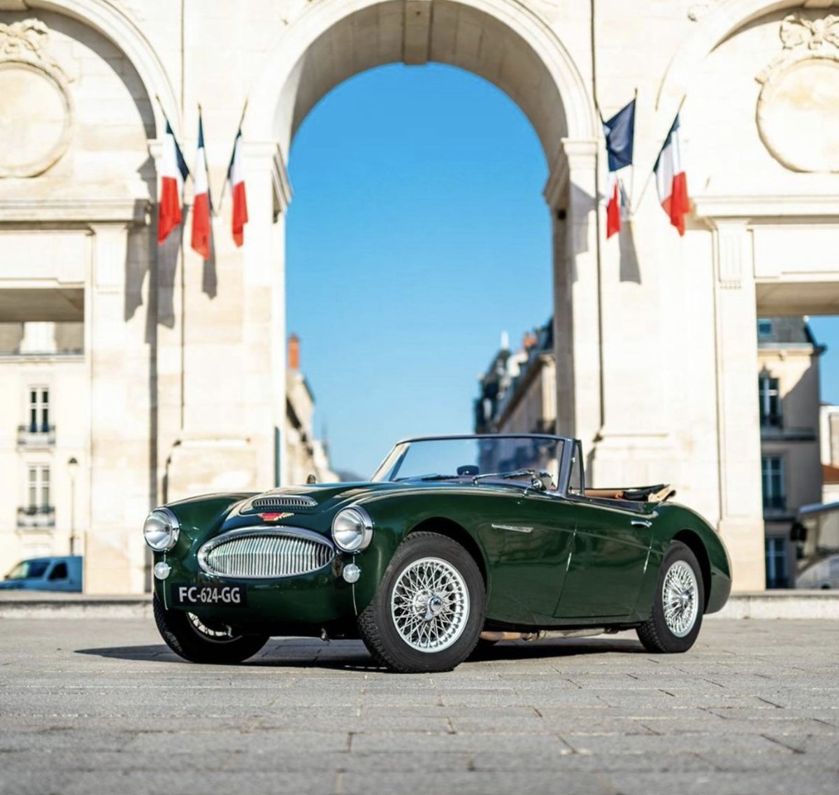 This 1964 Austin-Healey 3000 Mk III is a fabulous roadster in green!

Credit: @classic_trader

#classicaustinhealey #austin_healey #healey #classicroadster #bighealey