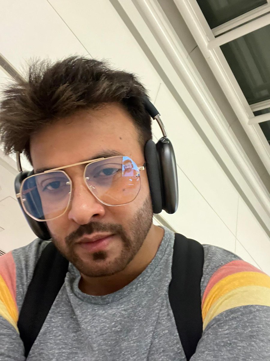 yourshakibkhan's tweet photo. I'm heading home today to my cherished motherland. Inshallah, if we live, the days ahead will be more lovely.

Coming 🇧🇩
#yourshakibkhan #ShakibKhan https://t.co/wYMuPxZDAu