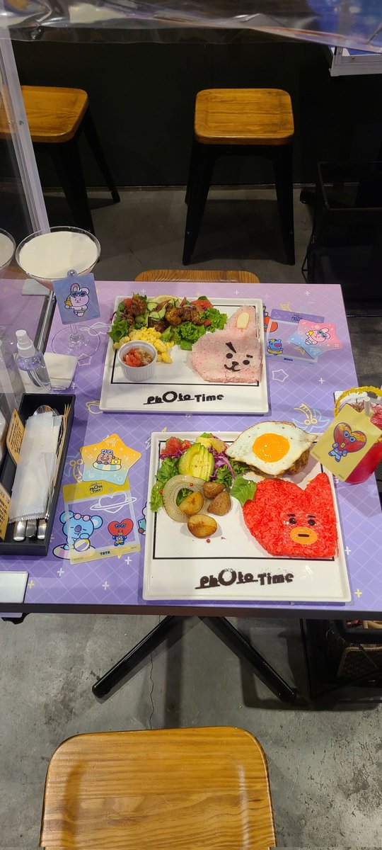 jk_v_901's tweet photo. #BT21
#phototime
 #カフェで最高の夏を過ごそう https://t.co/vdNSQVPlmm