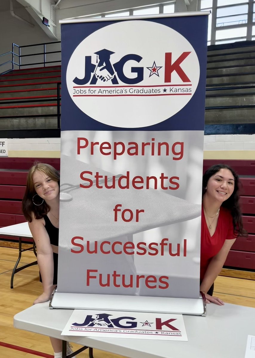 Love having our <a href="/JAG_Kansas/">JAGKansas</a> students share about their experiences and represent during the 9th Grade Activities Fair. ❤️💙