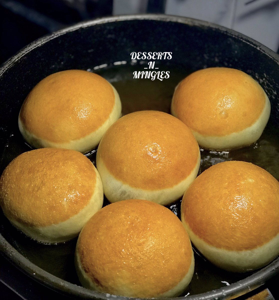 dessertnmingles's tweet photo. Hot bath🥵

#cakesinkaduna #donutsinkaduna #kadunadonuts #donutsinnigeria #donutmaker #donulovers https://t.co/TqaghSGg8q
