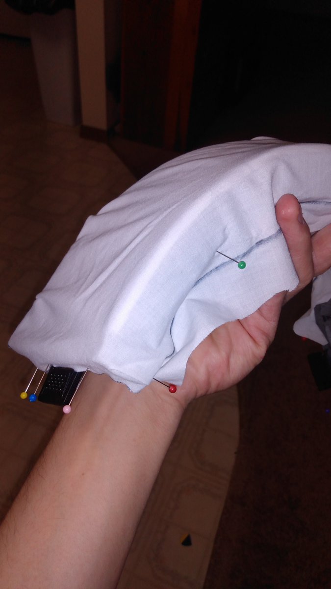 OTSDerpy's tweet photo. Going to put cloth on the shoulder straps. Tried this method, but is seaming to be a bit more difficult. Gonna try the plastic wrap and ductape method on Wednesday. Seemed to work for my chest pieces on my Doomguy. Hopefully should get a bit of a cleaner and sturdy template. https://t.co/CRvD7zt9x2