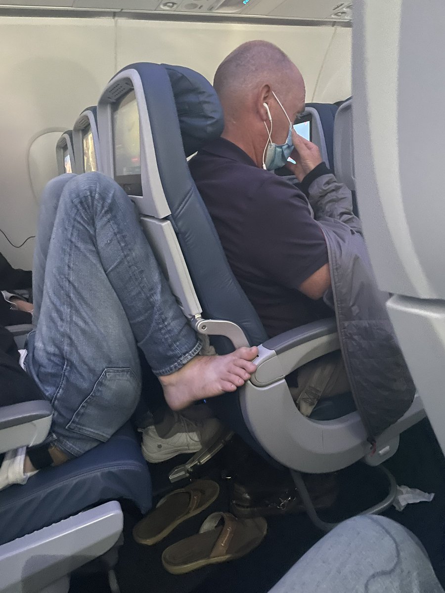 smackerama's tweet photo. Hey @Delta , I love the nice new #A321N I rode back from Boston tonight, you owe this very patient passenger some flight credits due to the tweaker/jackass seated behind him in 25C with his dirty #hippy feet. The entire row should be #disinfected.  @StanleyRoberts @FlightShame https://t.co/qzmge7u5mg