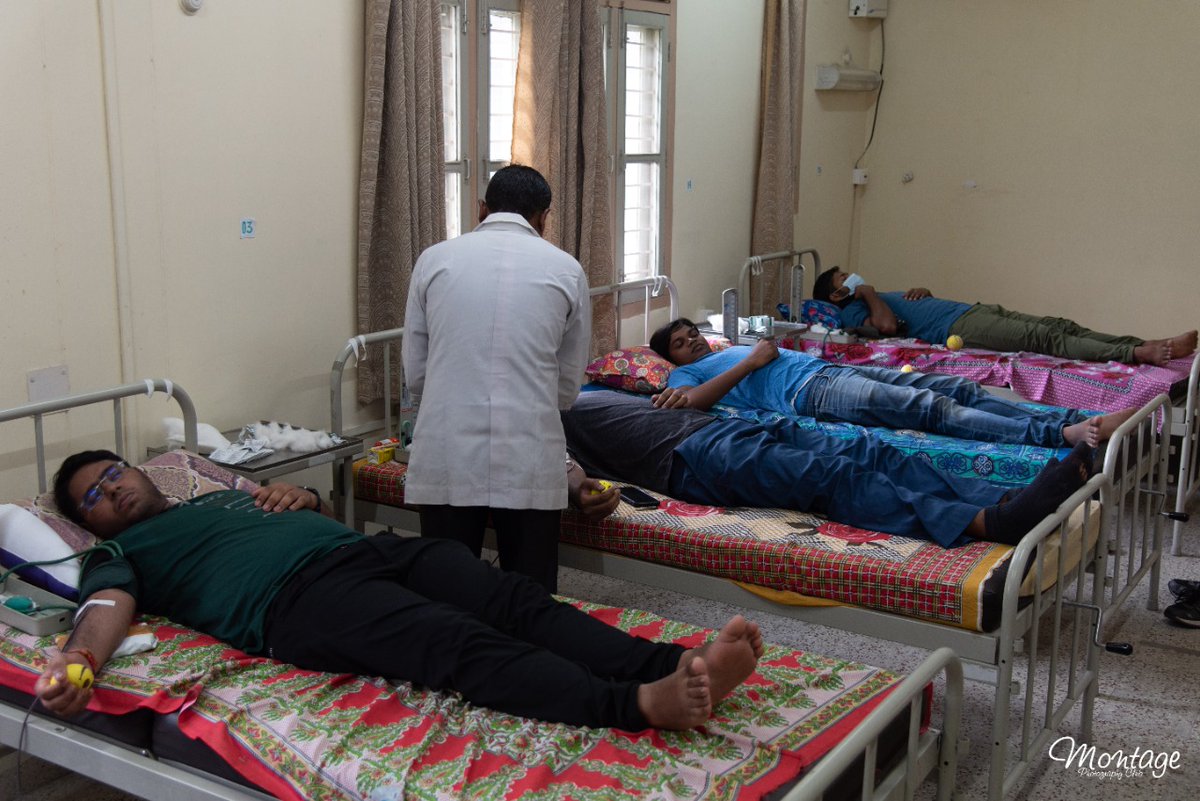 IITGuwahati's tweet photo. Goodwill runs in your blood, and may it flow into someone with love. @IITGuwahati wishes to extend a huge Thank You to everyone who have participated in the Blood Donation Drive during 13-14 Aug. More than 450 participants  appeared with their selfless gift.
#AzadiKaAmritMahotsav https://t.co/eQyMEDVjQc