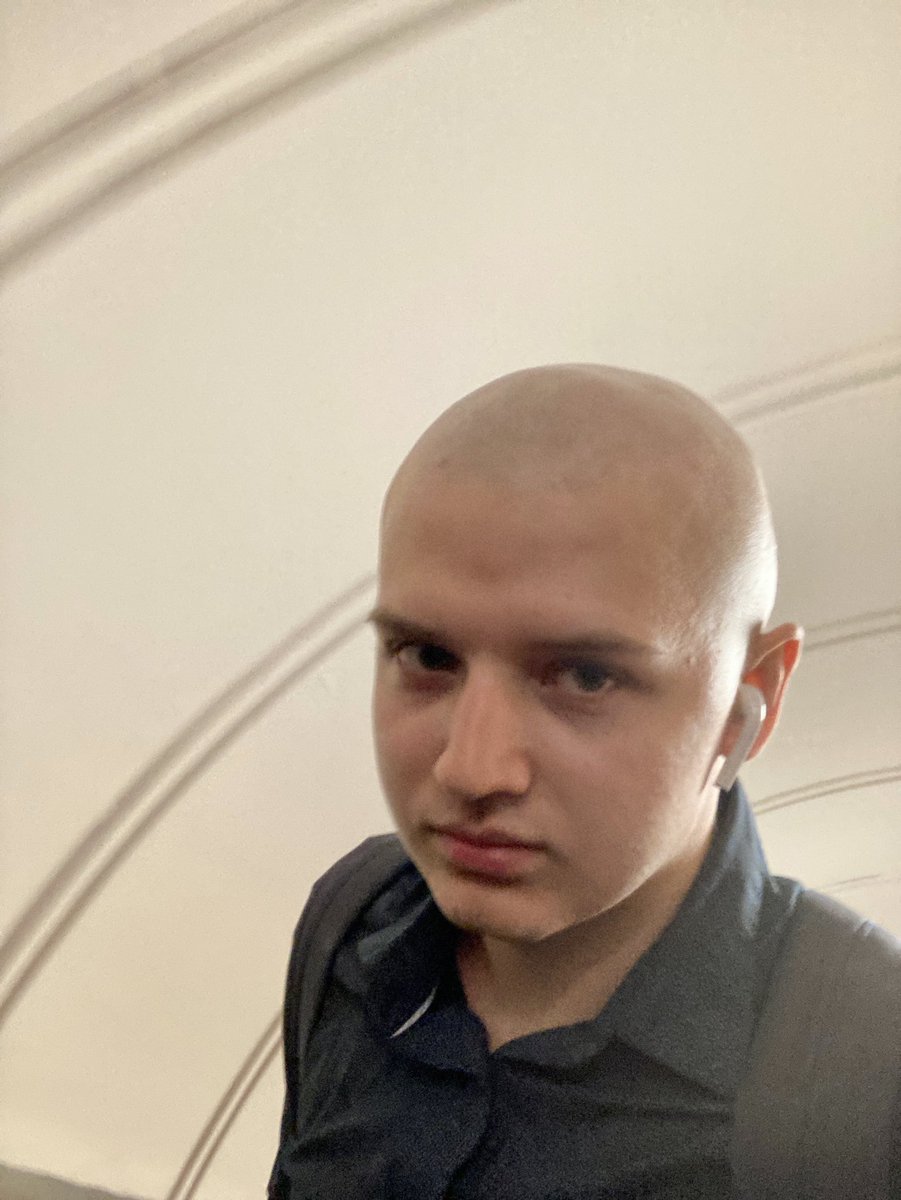 tayawillbefine's tweet photo. Такой потолок может быть на любой станции метро, так ведь? https://t.co/PGZktdN7vI
