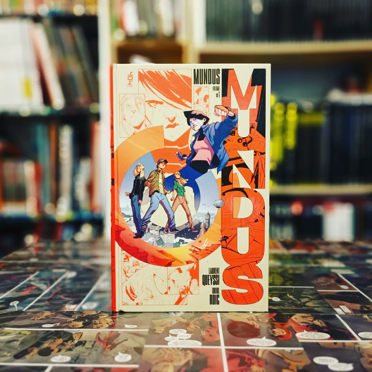 remicavailles's tweet photo. MUNDUS VOL.1 @404Comics @404editions 
.
Une série qui voit 3 ados voyager dans des univers issus de fiction.
.
Ce comics s'annonce de qualité tant dans l'histoire qu'au niveau graphique, avec une édition soignée.
.
#bd #comics #bandedessinee #mundus #404editions #404comics https://t.co/UP70m3SbGv