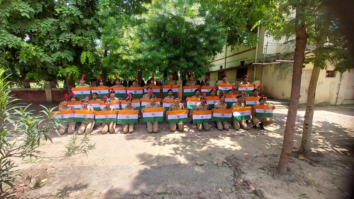 kohli9099's tweet photo. When the flag billowing in the sky its very proudful movement for all the indians @HQ_DG_NCC @NCCDteUP @adgpi @narendramodi @PMOIndia @myogiadityanath @ccsuniversity1 @MeerutCitizens @NCC__CADETS https://t.co/55YkbyAepg