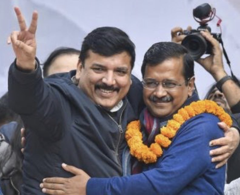 SanjayAzadSln's tweet photo. इनकम टैक्स की नौकरी हो या मुख्यमंत्री के पद से इस्तीफ़ा।
15 दिन का अनशन हो या भ्रष्टाचार विरोधी आंदोलन की रचना।
देश के लिये सब कुछ न्योछावर करने का जज़्बा आपको @ArvindKejriwal बनाता है।
हम सबके प्रिय साथी बड़े भाई @ArvindKejriwal जी को जन्म दिन की हार्दिक शुभकामनाएँ। https://t.co/A16PYWtrUE