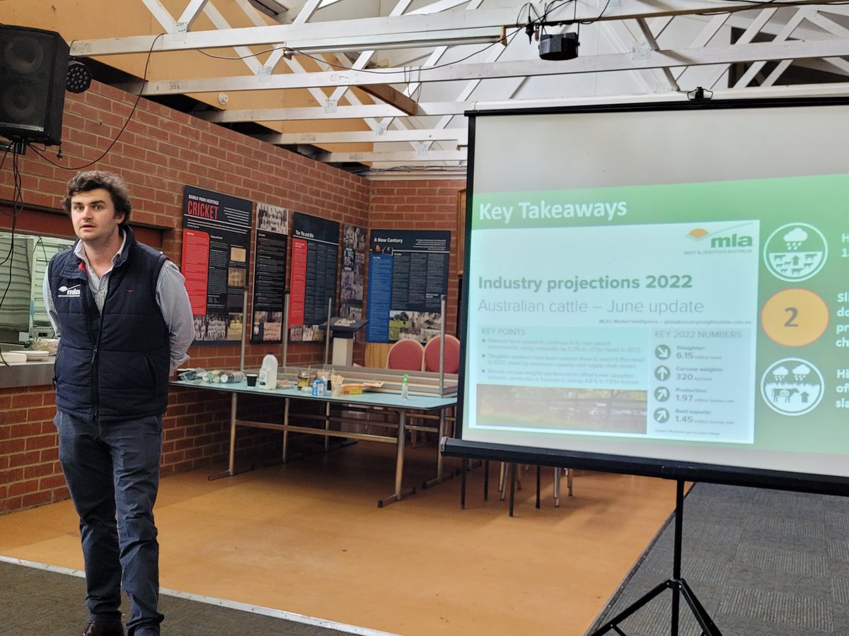 RiverinePlains's tweet photo. Thks to panelists Andrew Bell, Nick Poole, Michael Nash, Nick Linden &amp; Ben Morris. #InSeasonUpdate issues: slugs, cereal disease, livestock health, N banking. Positive news for livestock mkts &amp; storage issues for this year's grain hvst. @meatlivestock @theGRDC @russtybloke68 https://t.co/gXxM0qeM4w
