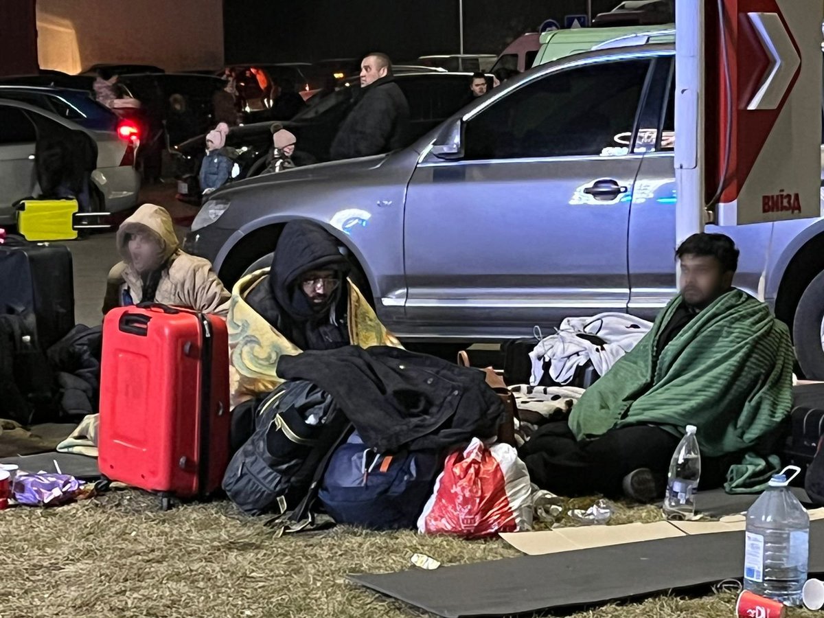 DrBabyy's tweet photo. Sitting patiently out there in the 'dark' and negative temperatures, eager to reach our homeland but who knew we were in for another nightmare. Indeed, we still remain #studentsindark.
@NMC_IND @PMOIndia @narendramodi @HMOIndia @RahulGandhi @yadavakhilesh @MamataOfficial https://t.co/yAwKpzkp3w