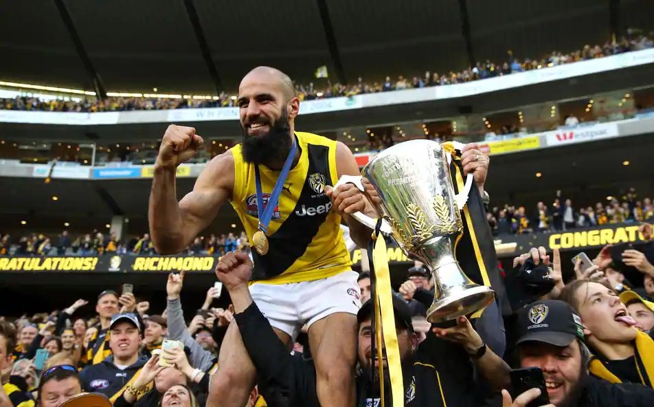 RichmondFCSZN's tweet photo. 4 legends 🐯💛🖤 #ShaneEdwards #KaneLambert #BacharHouli #DaveAstbury https://t.co/yCFf0XmT2q