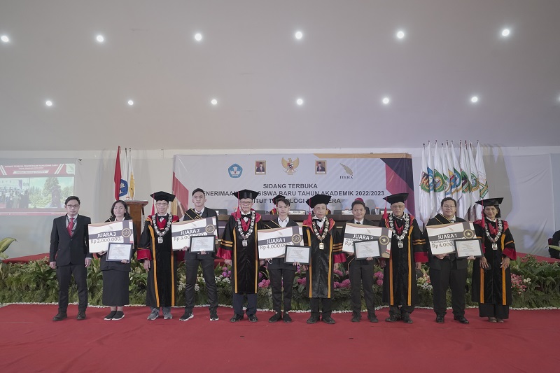 ITERAOfficial's tweet photo. Rektor ITERA Serahkan Penghargaan OZT Award dan Mahasiswa Berprestasi 

https://t.co/tUWciA7cho https://t.co/hAnJXpe96t