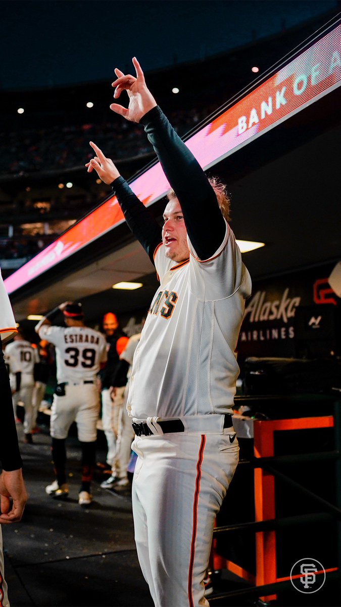 SFGiants's tweet photo. DUB 🤟 https://t.co/NJxCgGfReu
