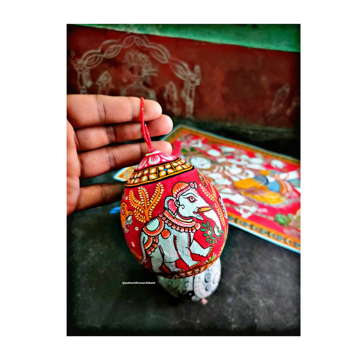 ISachikant's tweet photo. Original and authentic pattachitra paintings on coconut shell with using natural Stone colors.
A perfect piece for your home entrance.
Dm for ORDERS ๐ฉ
#cocanut #Artists #ArtistOnTwitter #artwork #ArtificialIntelligence #pattachitra #pattachitrapainting #painting #explorepage https://t.co/P7yBn9GUI0