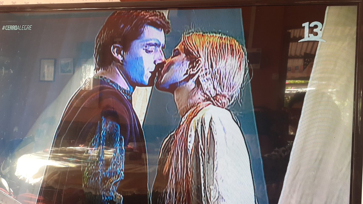 angielaley's tweet photo. #cerroalegre lejos la mejor novela , nos hizo amar #Viña y soñar con el #BesoDeAmorEterno que tiempos más lindos y ahora la vemos con mi mamá y mis hijas , hoy no nos podíamos perder la obra https://t.co/7IZmnq3L6h