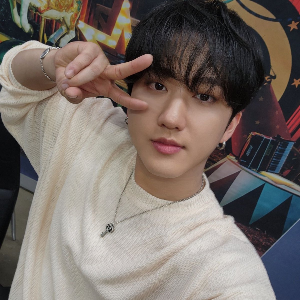SEUNGM1NE's tweet photo. BINIE SENT SELCAS😭❤️😭❤️ https://t.co/aMNBM5Ip9P