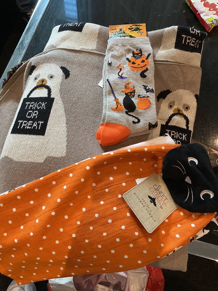 Racheltaylorw's tweet photo. I would like to personally thank whoever designed the halloween stuff for tkmaxx this year…i am the biggest whore for halloween and its my favorite thing in the whole world. Thanks for coming to my ted talk.
This isnt even half of the shit im getting this year. https://t.co/kVtDC9Z7gg