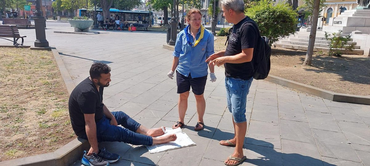 aid_collective's tweet photo. Bericht von Oliver (Vorstand des Human Aid Collective e.V.) über die Arbeit von zwei Ärztinnen und einer Reihe weiterer jungen Menschen, die in Triest/Italien geflüchteten Menschen helfen. 
➡️ https://t.co/Rn8XWz4QEf

Hilfe kommt an. Spendet bitte weiter!
https://t.co/OFYER9uqrf https://t.co/sFMt34a8kO