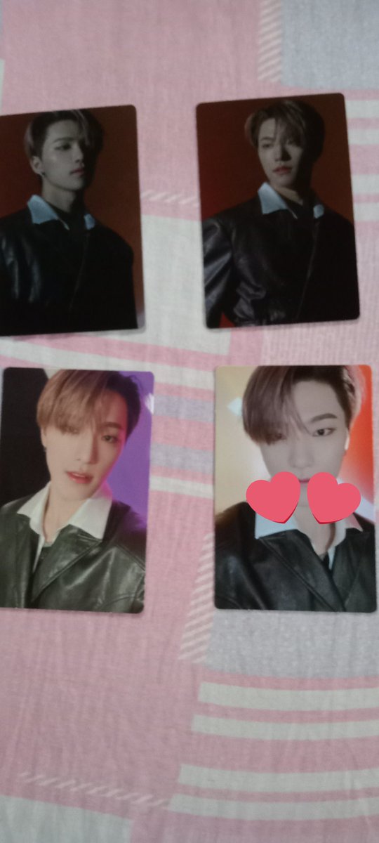 haoscae's tweet photo. wts lfb ph ! 
 #valeesells 
— dino carat ver pcs 
— 35 php  + pf 
— onhand ! 
— marked = sold 
—  payo / 3 days reserv 

# dino carat ver pc seventeen https://t.co/GJa8jC4R7r
