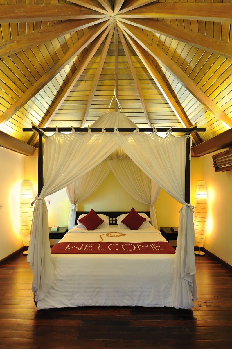 aureum_palace's tweet photo. Cottage by the sea offer has the perfect laidback charm, earthy palette and organic simplicity, featuring a walk-in closet and large ensuite bathroom with standing shower and an outdoor shower.

#travelmyanmar
#aureum_palace #ngapali #relaxation #luxuryhotel #travelling https://t.co/BFm64wT702