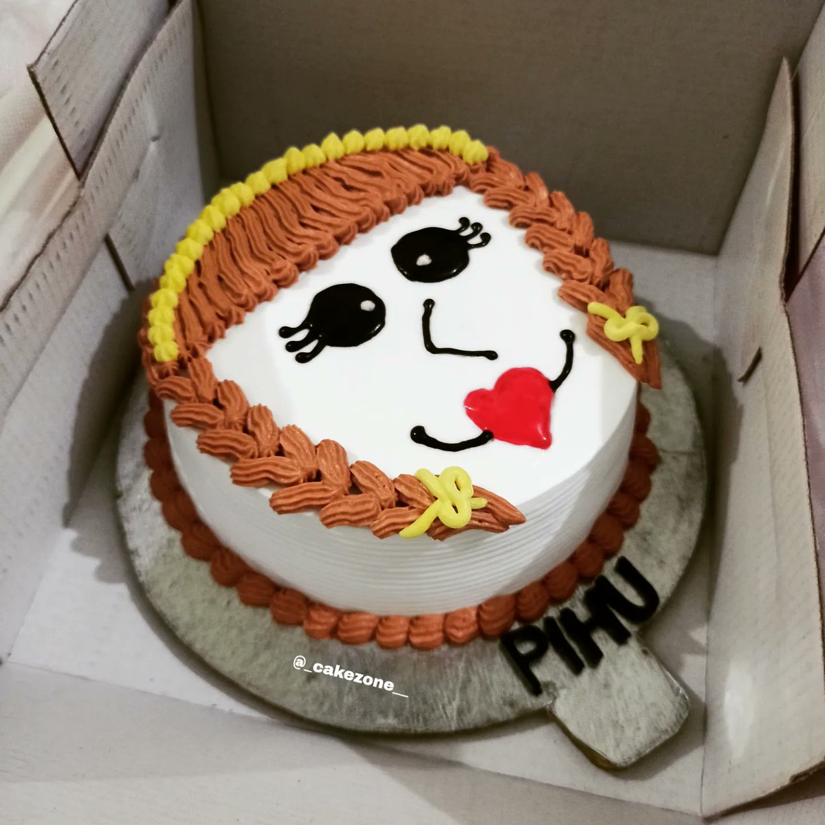 cakezone__'s tweet photo. 💯%Eggless👍
Doll Face Theme Cake🥰🥰🥰
Pineapple flavour🍍💛💛
Direct message us for orders📩📩
.
.
#cakesofinstagram #dollcake #facecake #theme #themecake #facetheme #homemade #homemadecake #cutecakedesign https://t.co/xm9vS06on8