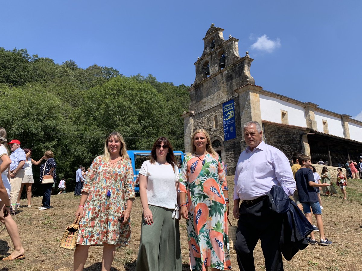 javierfdezi92's tweet photo. Ayer 15 de agosto, #Selaya y los #VallesPasiegos celebraron su día grande. Cumpliendo con la tradición, nos acercamos al Santuario de #Valvanuz, en una jornada festiva que reúne a cientos de romeros bajo la devoción a esta virgen.
#AíresDeRomería🇵🇱
#VivaNuestraIdentidad💢 https://t.co/CrOwNEVoTW
