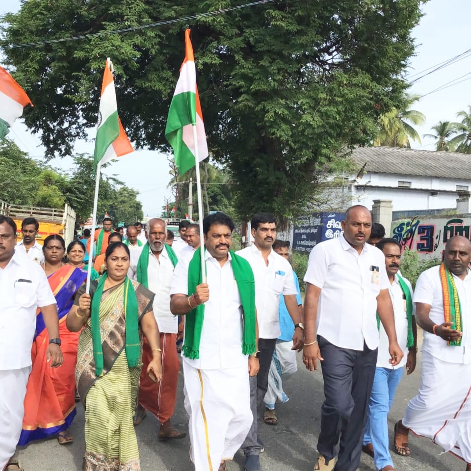 GKNagarajBJP's tweet photo. கோவை அன்னூர��� கெம்ப நாயக்கன்பாளையத்தில் ஜனவரி 14,1947- ல் இந்தியா பிரிக்கப்பட்டு  துண்டாடப்பட்டதை தேசியக்கொடி ஏந்தி பாஜக விவசாய அணி சார்பாக அமைதி ஊர்வலம் சென்றபோது, https://t.co/wimXRV1fqh