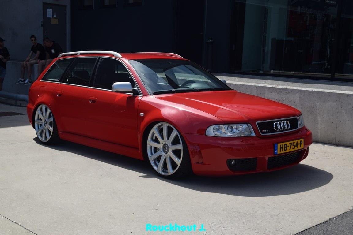 😍 so right 

#Audi #AudiRS4 #B5RS4 #quattro  #AudiSport #OEMwheels #Stance #DubLife