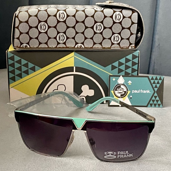 lisaeasleytx's tweet photo. So good I had to share! Check out all the items I'm loving on @Poshmarkapp #poshmark #fashion #style #shopmycloset #kilsgaard #paulfrank: https://t.co/6HPZFHtVjK https://t.co/q5ncvo7e8c