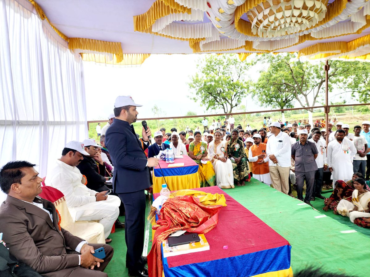 CEOZPKalaburagi's tweet photo. 75ನೇ ಸ್ವಾತಂತ್ರೋತ್ಸವದ ಅಮೃತ ಮಹೋತ್ಸವದ ಅಂಗವಾಗಿ, ಮುಖ್ಯ ಕಾರ್ಯಾನಿರ್ವಾಹಕ ಅಧಿಕಾರಿಗಳು ಜಿ.ಪಂ ಕಲಬುರಗಿರವರು ತಾಲೂಕಿನ ಭೂಪಾಲ ತೇಗನೂರು ಗ್ರಾಮದ  ಅಮೃತ ಸರೋವರ ಕಾರ್ಯಕ್ರಮಕ್ಕೆ ಪಾರಿವಾಳ ಹಾರಿ ಬಿಡುವದರ ಮೂಲಕ ಸಾಂಕೇತಿಕವಾಗಿ ಚಾಲನೆ ನೀಡಲಾಯಿತು,ಕಲಬುರಗಿ ಗ್ರಾಮೀಣ ಮತಕ್ಷೇತ್ರದ ಶಾಸಕರು, ಜಿಲ್ಲಾಧಿಕಾಯವರು ಹಾಗೂ ಇತರರು ಉಪಸ್ಥಿತರಿದ್ದರು. https://t.co/3mAtvVJt6M