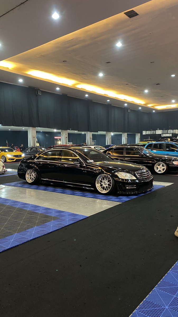 saatsingkong's tweet photo. Bejan #w221 #mercedesbenz https://t.co/mKhdPT6Qku