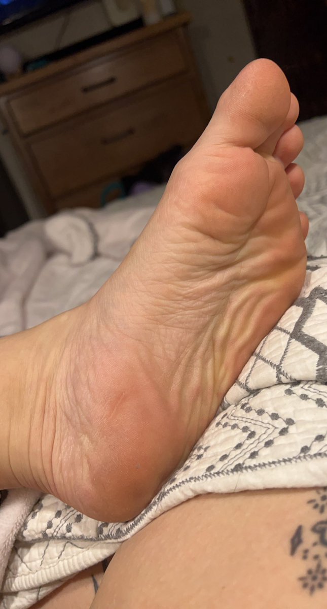 darlingirl12's tweet photo. These #working  #feet be #tired #must be from making all that #money https://t.co/wU0St0UX6d