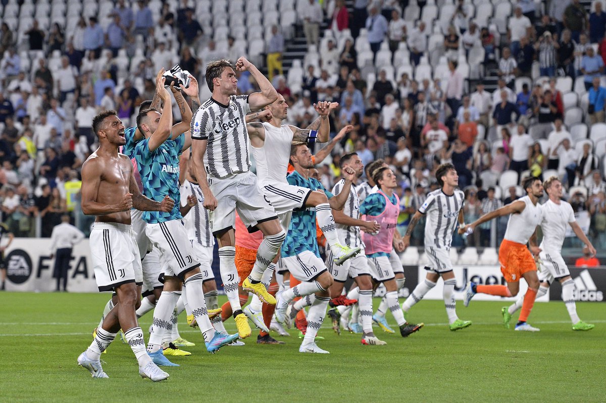 juventusfc's tweet photo. Buongiorno bianconeri ⚪️⚫️😍 https://t.co/DuxtJ01PcS