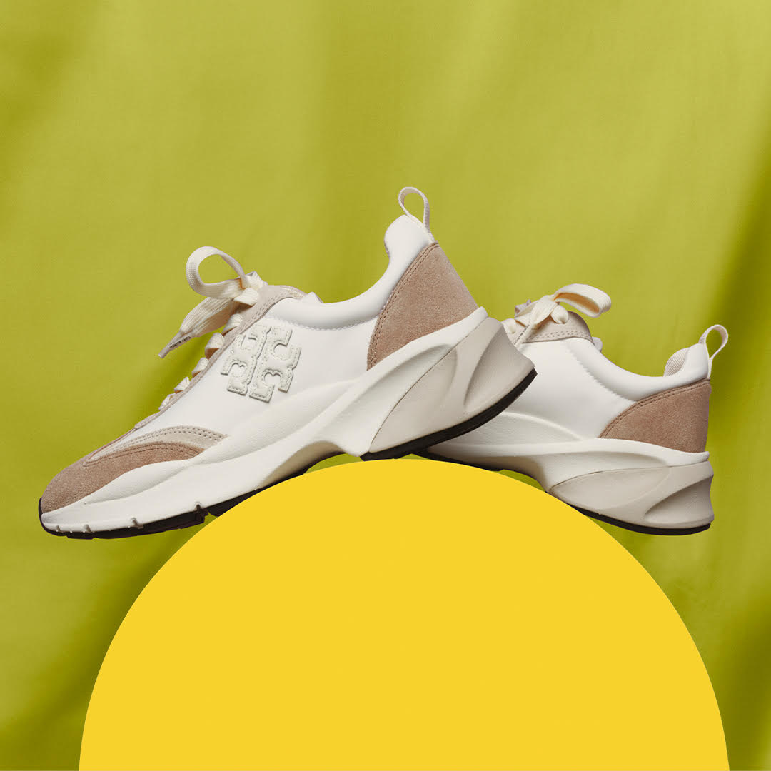 PlazaSenayan's tweet photo. The Tory Burch #GoodLuckTrainer.
A flattering deep ankle scoop and oversized ergonomic sole.
Come by the Tory Burch Plaza Senayan, Level 1 to shop the #ToryBurchPreFall22 Collection
#Plazasenayan
#whatsonplazasenayan https://t.co/SofrbXM25M