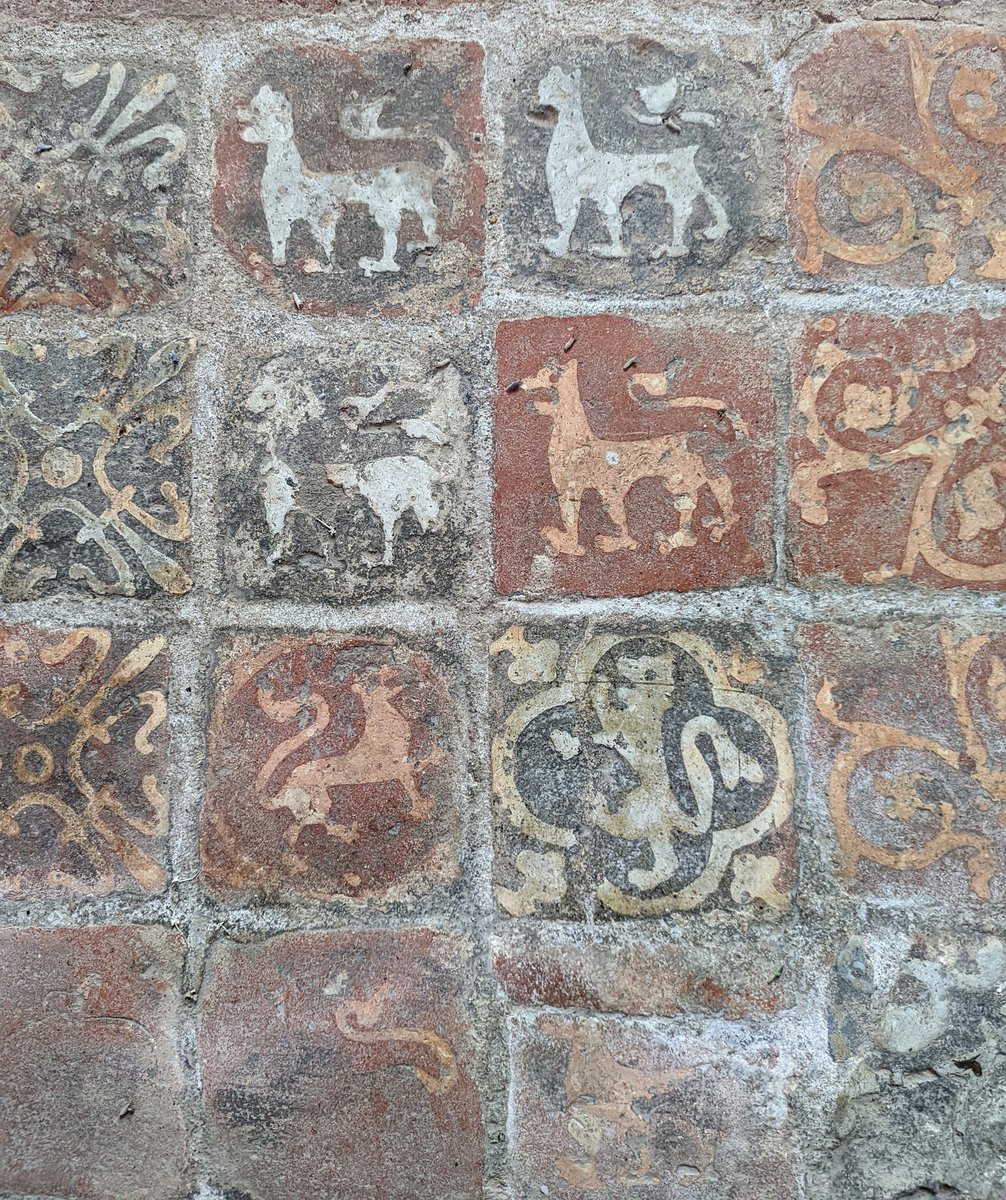 Such fantastic happy #tinylions on the medieval floor ties at St Mary the Virgin,   North Stoke, Oxfordshire.  Dancing and roaring, they are such distinct characters.
#TilesonTuesday