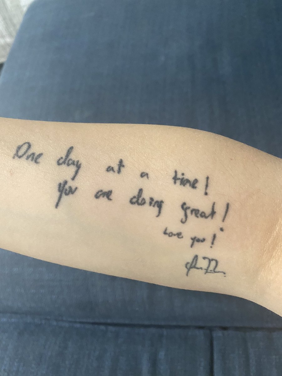 bxttxr's tweet photo. @AmyClukey @teresamarkos @csm231_ My dad passed away in 2020. I found this note in one of my notebooks he gifted me when i was younger 🥺 https://t.co/78qx2oIW3F