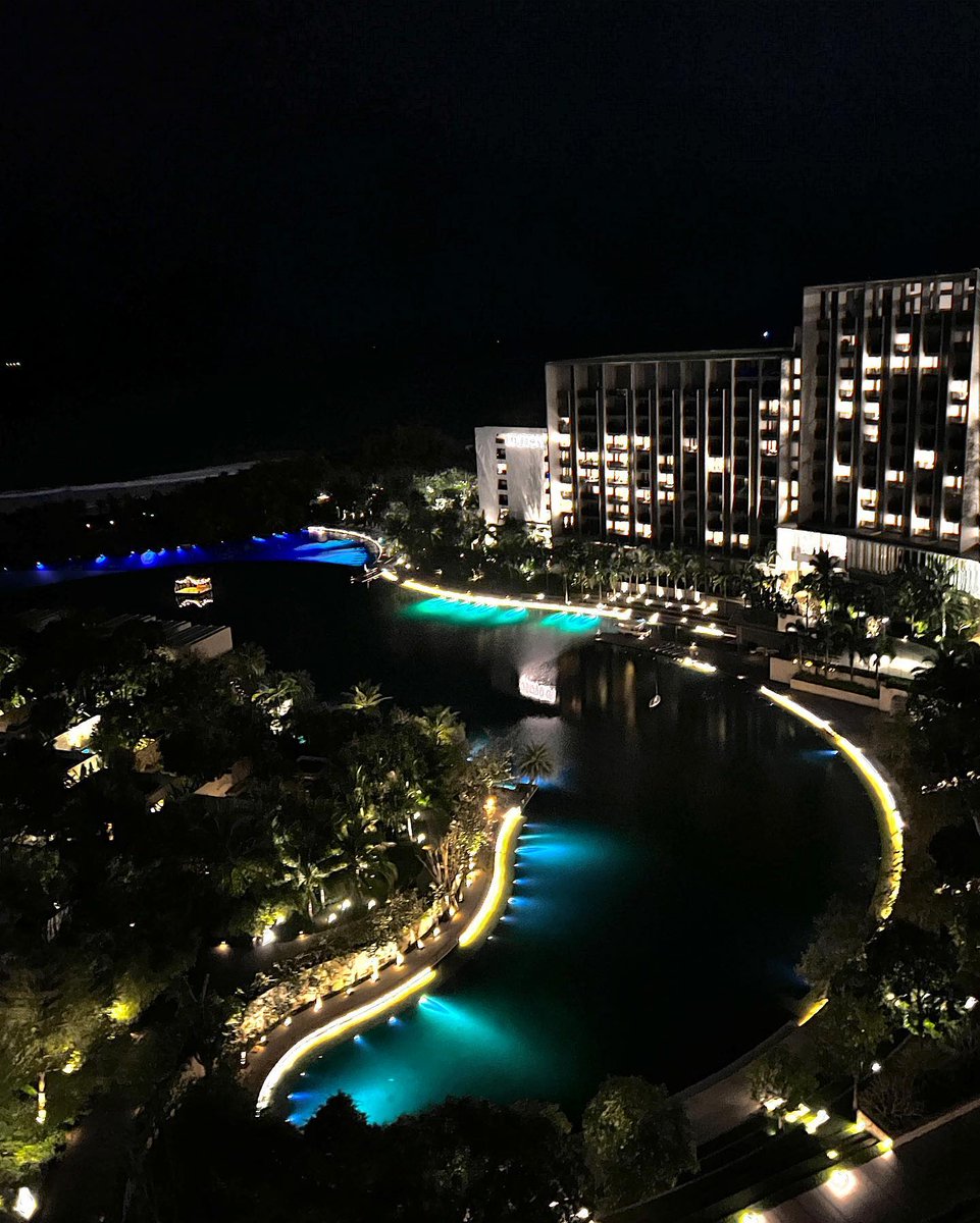 Very beautiful night view, pleasant to the mood, maybe in the dream or this.