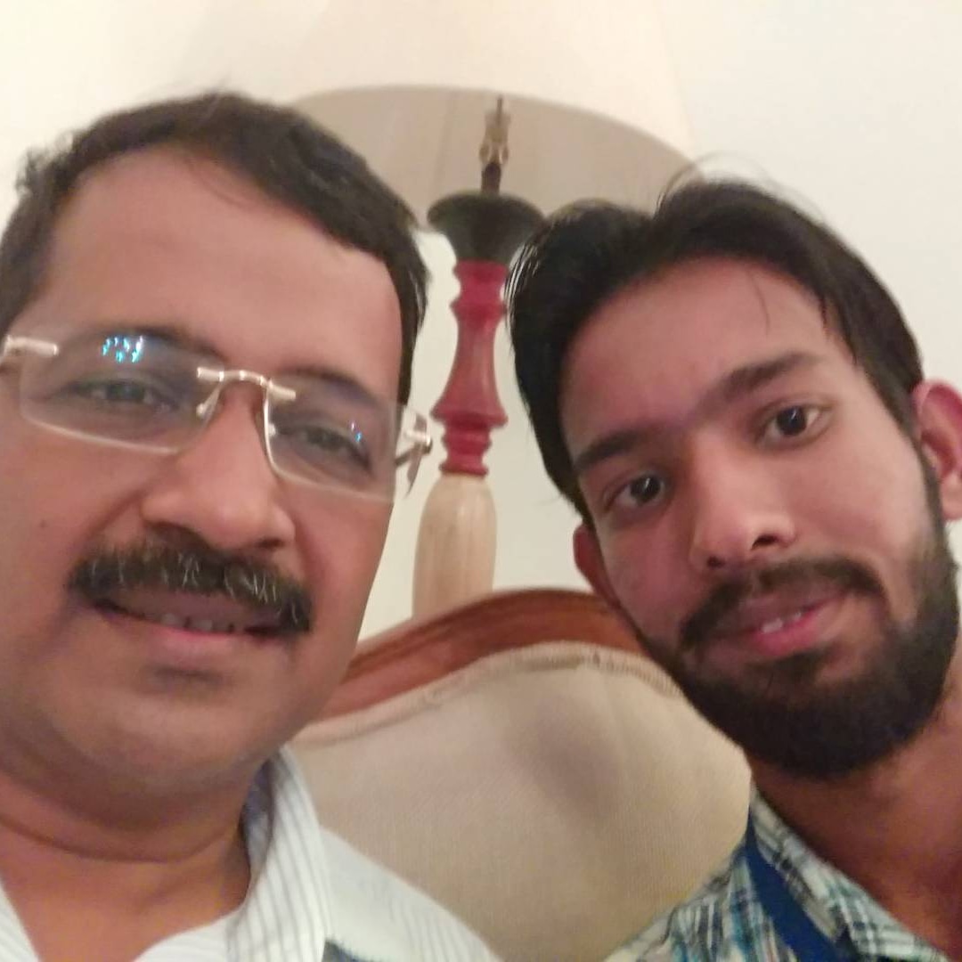 DevenderYadav_'s tweet photo. हम सबके आदर्श,देश में नई राजनीति की शुरुवात करने वाले @AamAadmiParty के राष्ट्रीय संयोजक और दिल्ली के CM @ArvindKejriwal जी को जन्मदिन की बहुत बहुत बधाई एवं शुभकामनाएं।🎂

भगवान से दुआ है कि आपको सैदव स्वस्थ और खुश रखे।देश को आपकी जरूरत है।

#HappyBirthdayArvindKejriwal https://t.co/6qgd97owSW